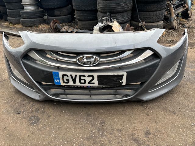 bontott HYUNDAI I30 Első Lökhárító (Részeivel)