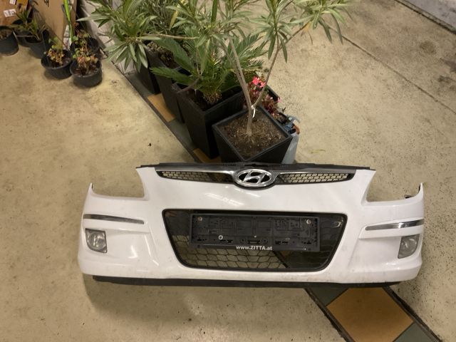 bontott HYUNDAI I30 Első Lökhárító (Részeivel)