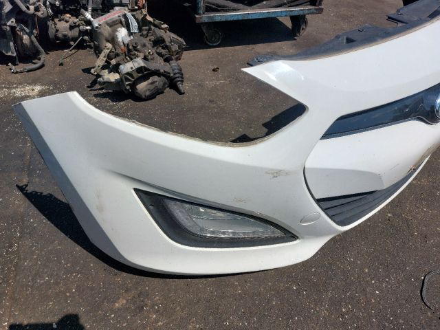 bontott HYUNDAI I30 Első Lökhárító (Részeivel)