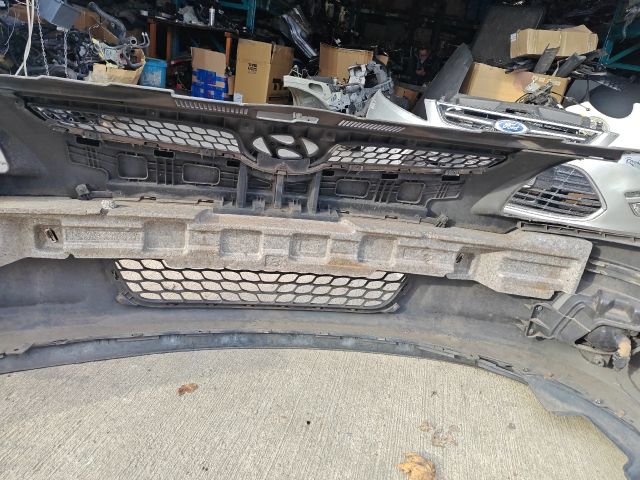 bontott HYUNDAI I30 Első Lökhárító (Részeivel)