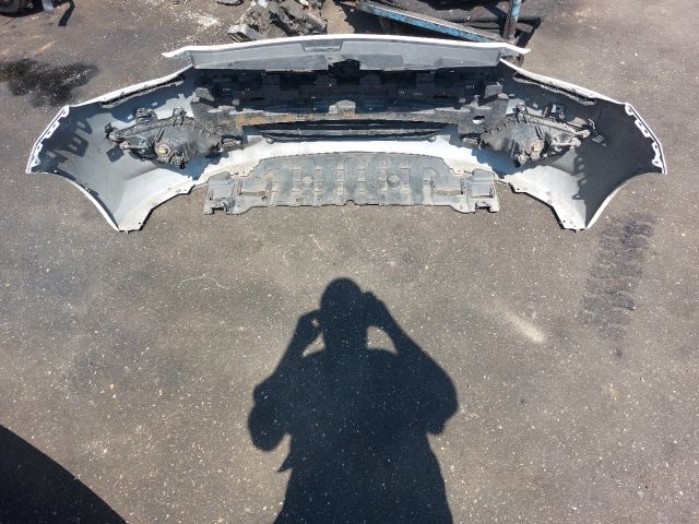 bontott HYUNDAI I30 Első Lökhárító (Részeivel)