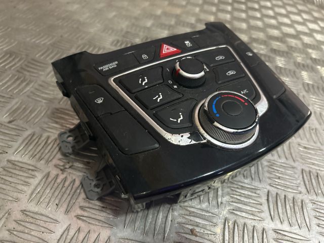 bontott HYUNDAI I30 Fűtéskapcsoló