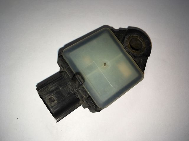 bontott HYUNDAI I30 Gyorsulás Jeladó