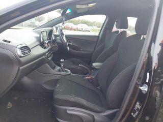 bontott HYUNDAI I30 Jobb B Oszlop Burkolat