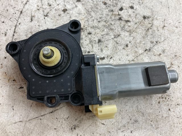 bontott HYUNDAI I30 Jobb első Ablakemelő Motor