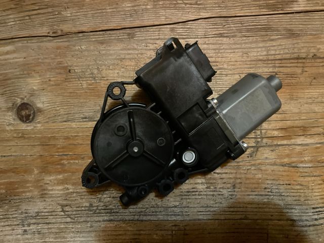 bontott HYUNDAI I30 Jobb első Ablakemelő Motor
