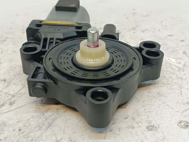 bontott HYUNDAI I30 Jobb első Ablakemelő Motor