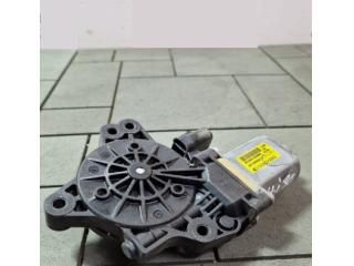 bontott HYUNDAI I30 Jobb első Ablakemelő Motor