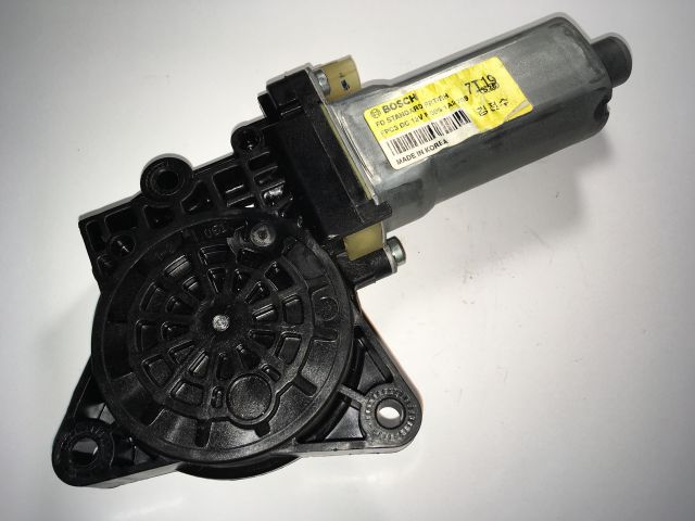 bontott HYUNDAI I30 Jobb első Ablakemelő Motor