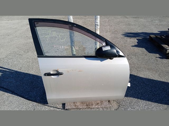 bontott HYUNDAI I30 Jobb első Ajtó (Részeivel)
