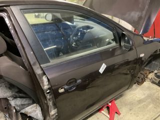 bontott HYUNDAI I30 Jobb első Ajtó (Részeivel)