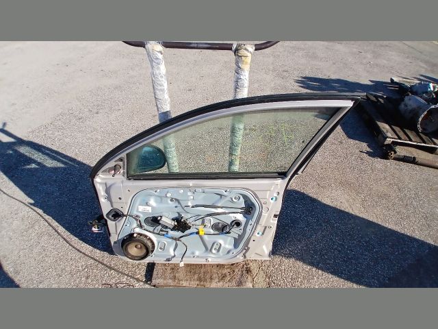 bontott HYUNDAI I30 Jobb első Ajtó (Részeivel)