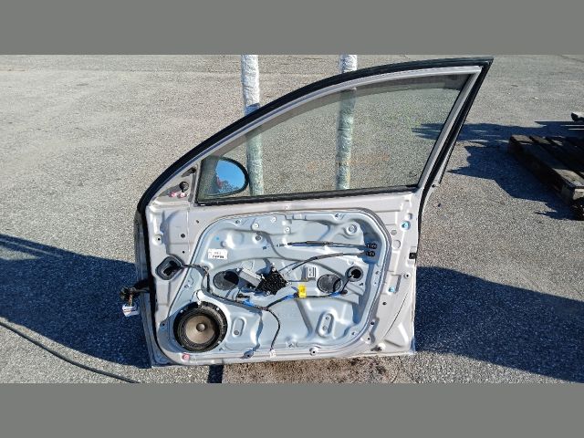 bontott HYUNDAI I30 Jobb első Ajtó (Részeivel)