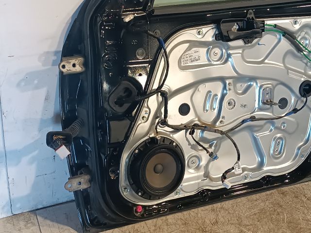 bontott HYUNDAI I30 Jobb első Ajtó (Részeivel)