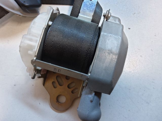 bontott HYUNDAI I30 Jobb első Biztonsági Öv