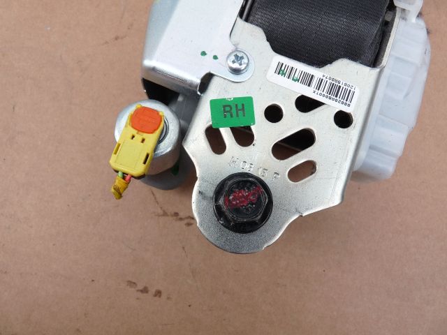 bontott HYUNDAI I30 Jobb első Biztonsági Öv