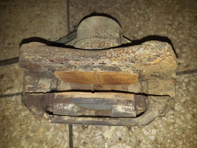 bontott HYUNDAI I30 Jobb első Féknyereg Munkahengerrel