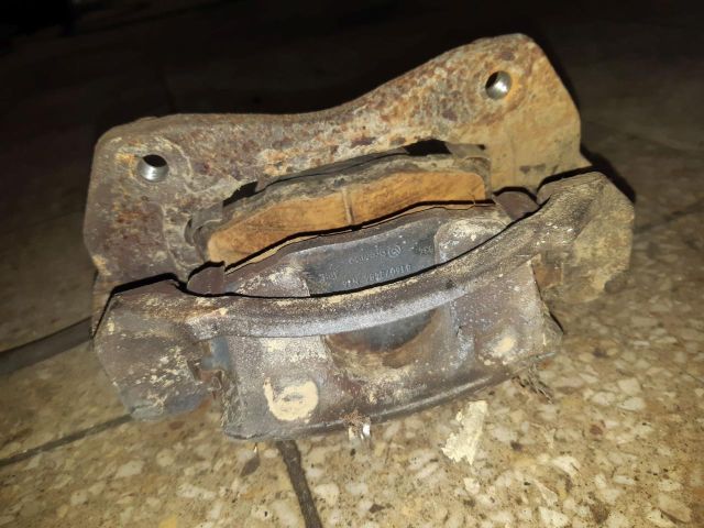 bontott HYUNDAI I30 Jobb első Féknyereg Munkahengerrel