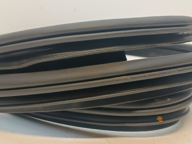 bontott HYUNDAI I30 Jobb első Gumikéder