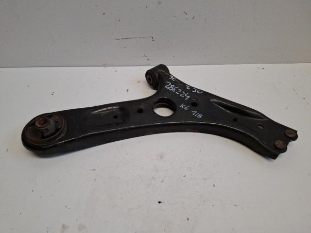 bontott HYUNDAI I30 Jobb első Lengőkar