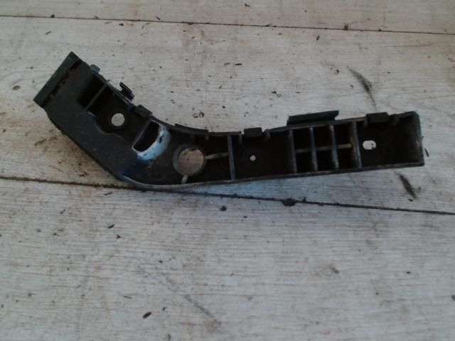 bontott HYUNDAI I30 Jobb első Lökhárító Tartó (Műanyag)