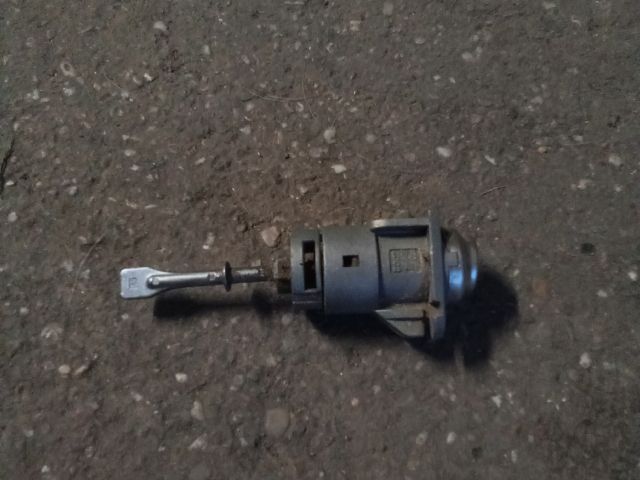 bontott HYUNDAI I30 Jobb első Zárbetét