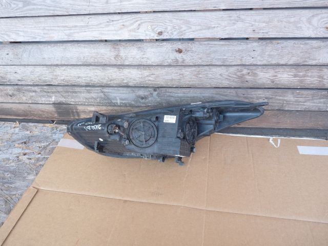 bontott HYUNDAI I30 Jobb Fényszóró