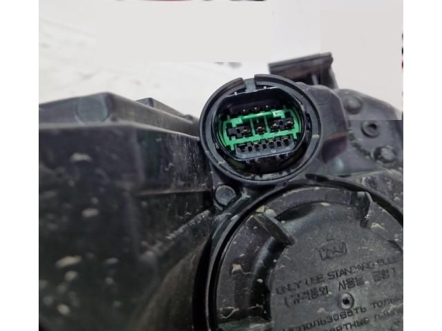 bontott HYUNDAI I30 Jobb Fényszóró