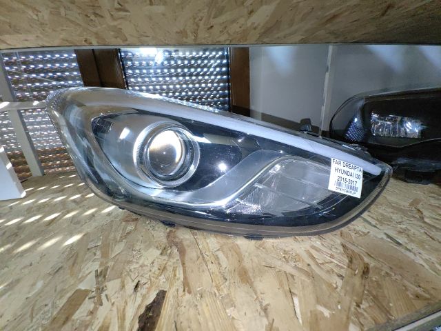 bontott HYUNDAI I30 Jobb Fényszóró