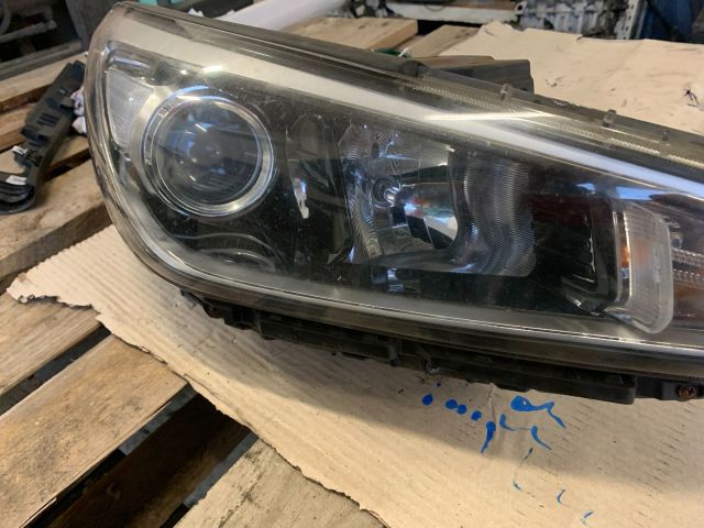 bontott HYUNDAI I30 Jobb Fényszóró