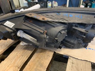 bontott HYUNDAI I30 Jobb Fényszóró