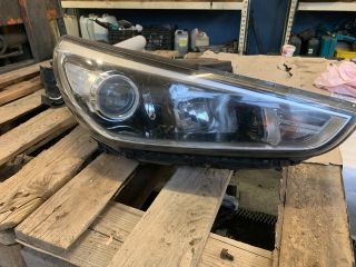 bontott HYUNDAI I30 Jobb Fényszóró