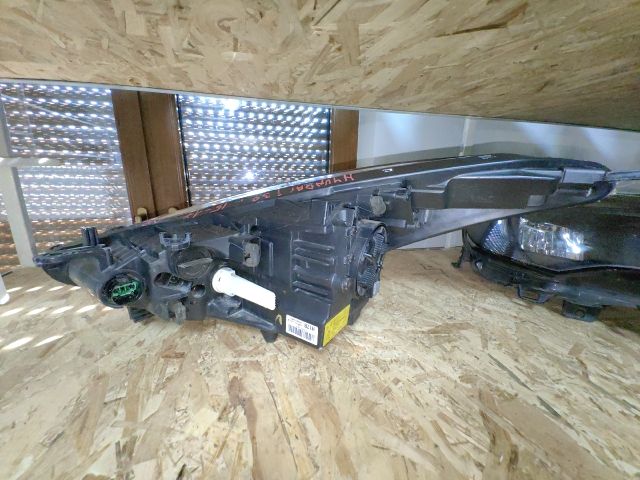 bontott HYUNDAI I30 Jobb Fényszóró