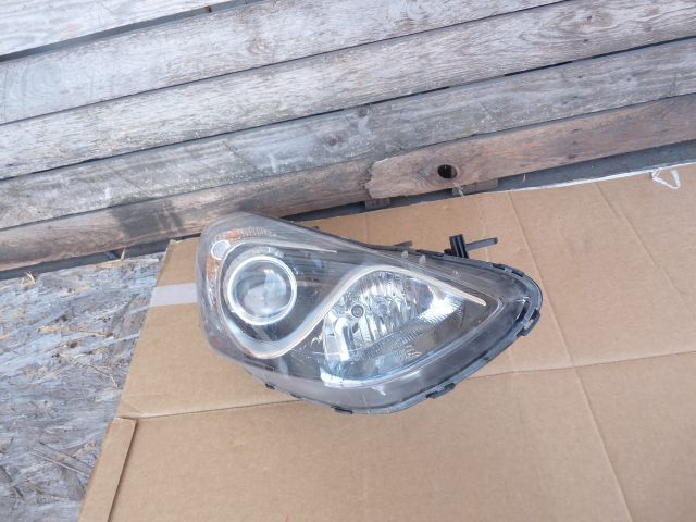 bontott HYUNDAI I30 Jobb Fényszóró