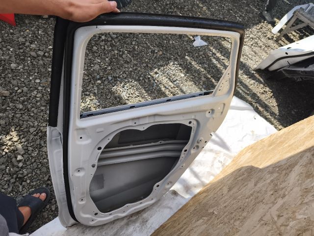 bontott HYUNDAI I30 Jobb hátsó Ajtó (Üres lemez)