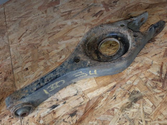 bontott HYUNDAI I30 Jobb hátsó Alsó Hátsó Lengőkar