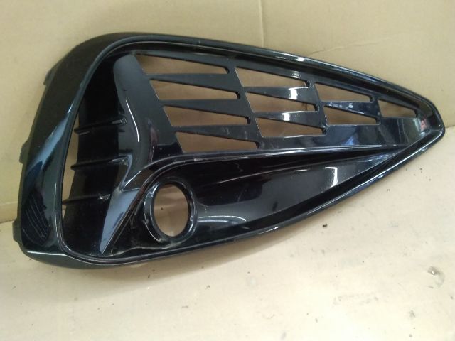 bontott HYUNDAI I30 Jobb Ködlámpa Rács