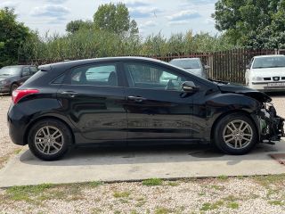 bontott HYUNDAI I30 Jobb Küszöb