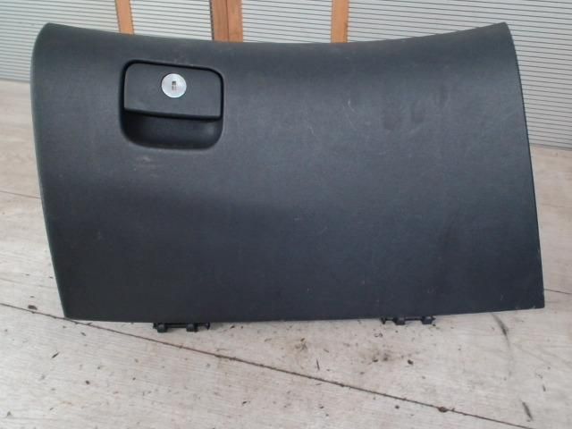 bontott HYUNDAI I30 Kesztyűtartó