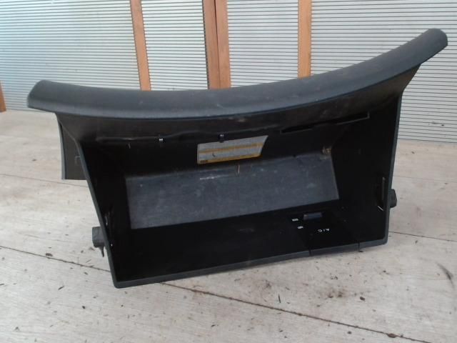 bontott HYUNDAI I30 Kesztyűtartó