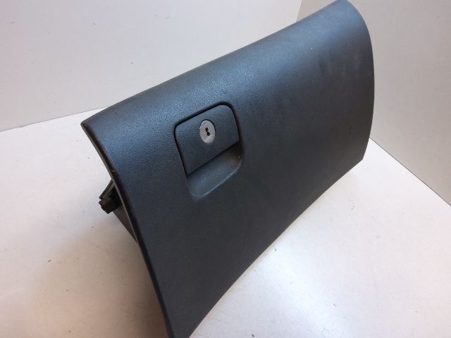 bontott HYUNDAI I30 Kesztyűtartó