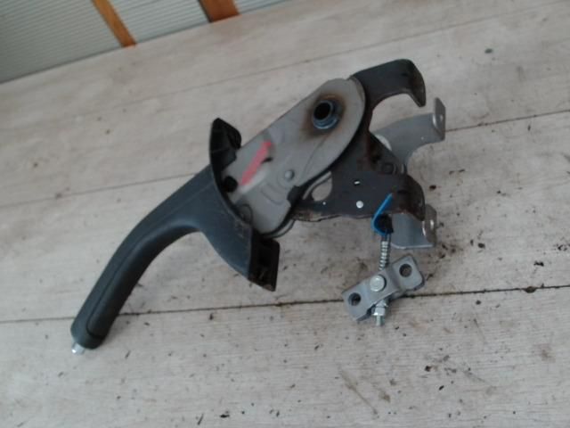 bontott HYUNDAI I30 Kézifék Kar