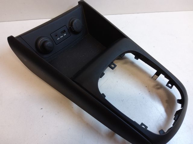 bontott HYUNDAI I30 Középkonzol Keret