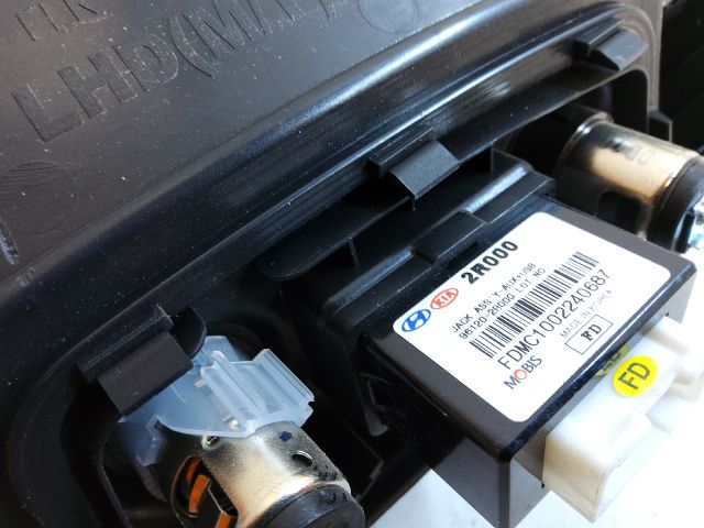 bontott HYUNDAI I30 Középkonzol Keret