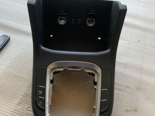 bontott HYUNDAI I30 Középkonzol Keret