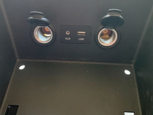 bontott HYUNDAI I30 Középkonzol Keret