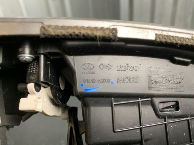 bontott HYUNDAI I30 Középső Bal Szellőző