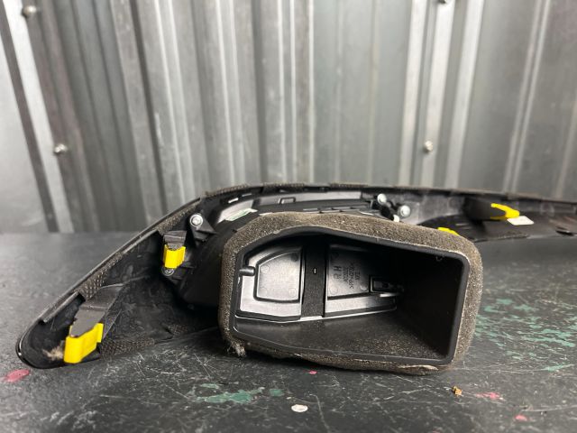 bontott HYUNDAI I30 Középső Jobb Szellőző