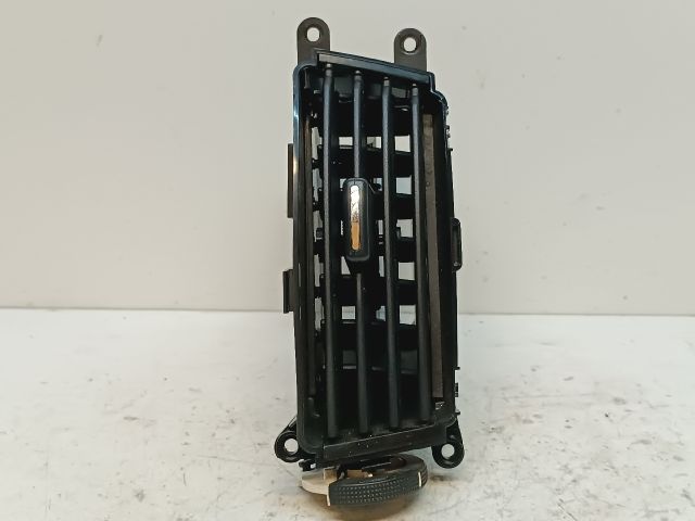 bontott HYUNDAI I30 Középső Jobb Szellőző