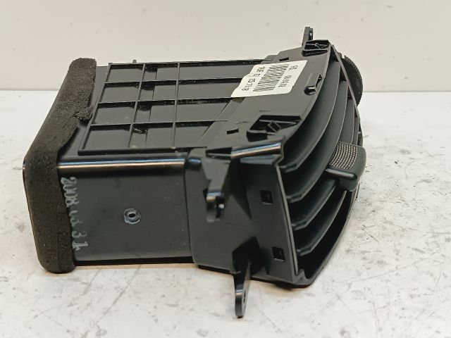 bontott HYUNDAI I30 Középső Jobb Szellőző